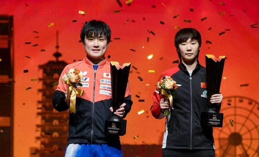 冠军合影！王曼昱表情严肃没笑，张本智和窘态百出，英文感谢香港球迷